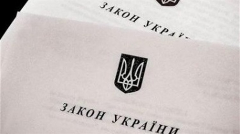Рада ухвалила закон про штрафування підприємців за допуск людей без масок у будівлі й транспорт