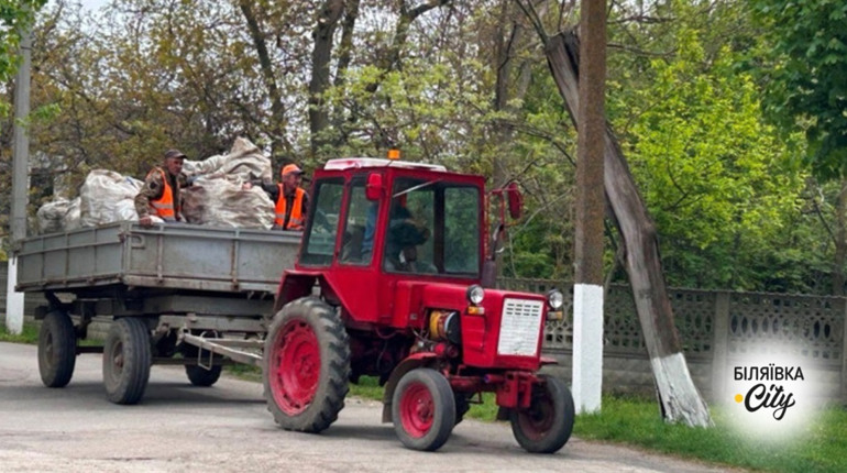 Мешканців просять пройти опитування, щоб вдосконалити послугу вивозу сміття у Біляївській громаді