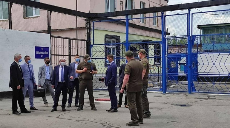 Офіс Генпрокурора вимагає припинити експлуатацію аварійного Херсонського слідчого ізолятора