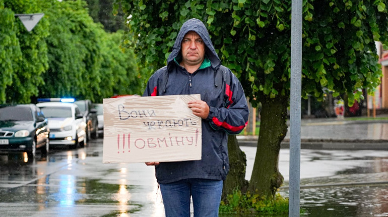 "Не мовчи!" У Барі відбулася третя мирна акція на підтримку зниклих безвісти та полонених військових