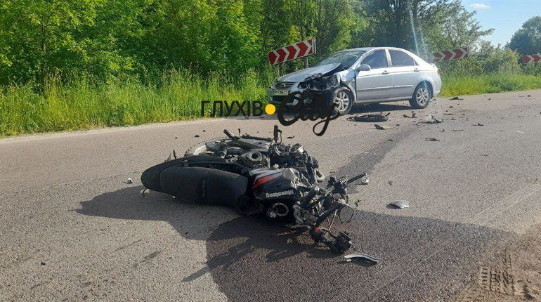 У Шосткинському районі в ДТП розбився мотоцикліст