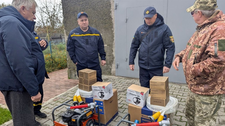 Пожежні команди Старокостянтинівщини отримали нове обладнання з Данії