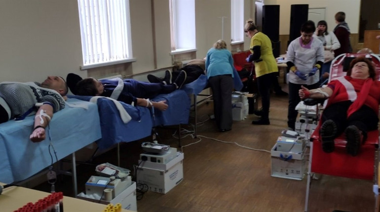 Майже 80 донорів здали кров у Звягелі та зібрали кошти на дрони для ЗСУ