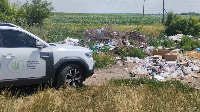 Стихійні сміттєзвалища більше не будуть «нічийними»: що зміниться для жителів громад
