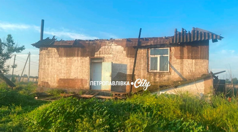 Ворожий FPV-дрон атакував Троїцьке: пошкоджено будівлю, знеструмлено село