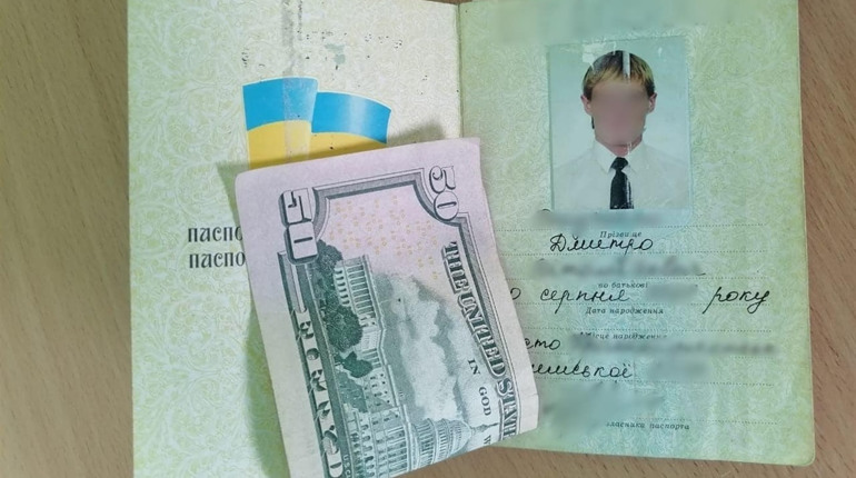 На адмінмежі з Кримом вчергове намагались підкупити прикордонників