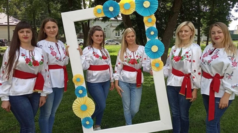 На благодійному ярмарку в Березі зібрали 20 000 гривень для молодих воїнів-земляків