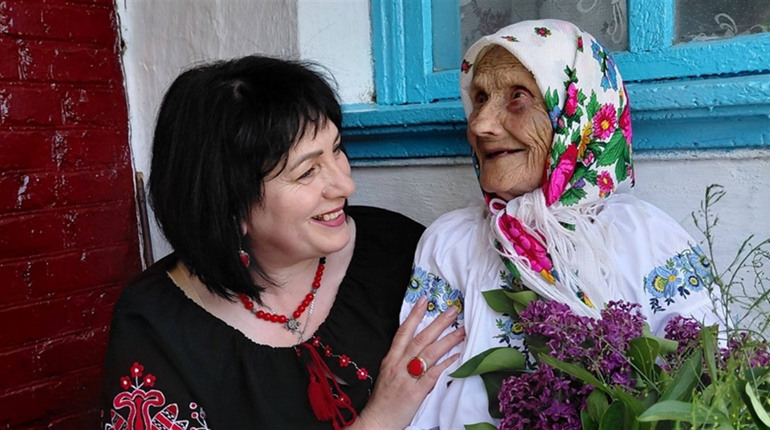 У Барській громаді 100-річний ювілей відзначила жителька Мальчовець Олена Грабовляк