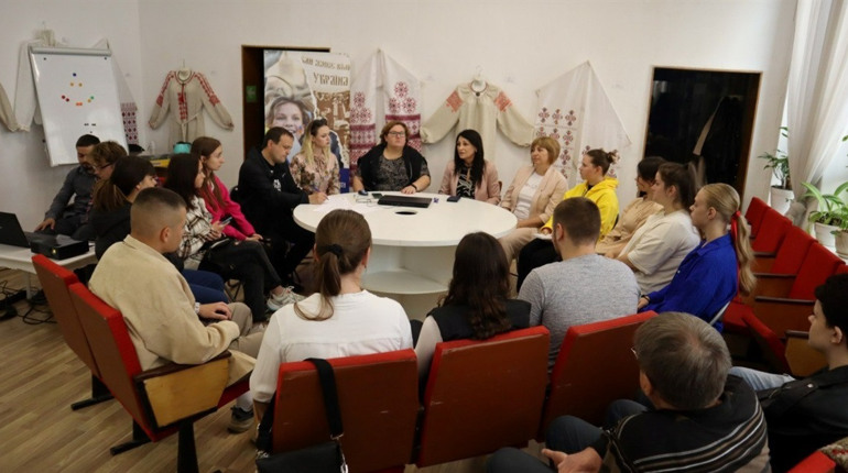 Як залучити молодь до ухвалення рішень, важливих для громади? Круглий стіл у Первомайську