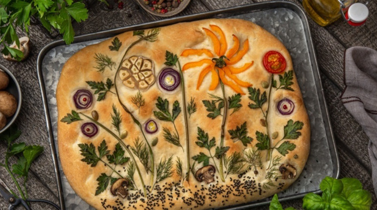 Кіш лорен, фокача, пастуший пиріг, хачапурі та смачні пироги-десерти. Що приготувати замість піци?