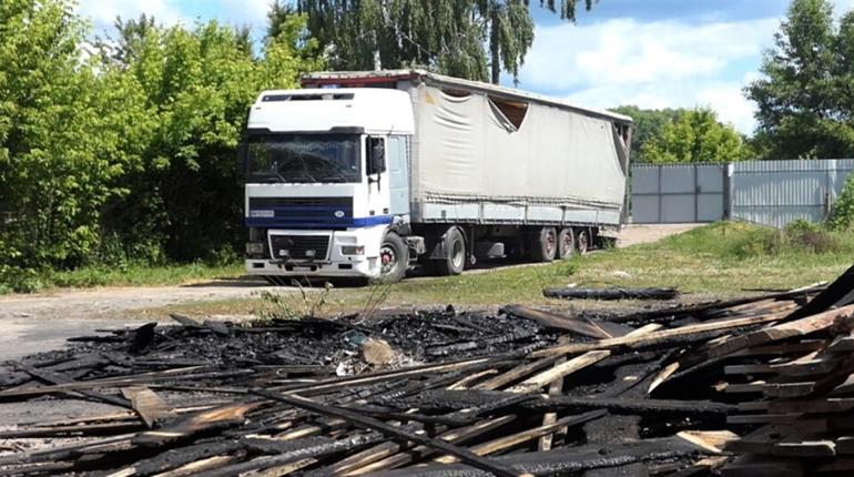 Рік тому росіяни обстріляли Глухів. Дісталося деревообробному підприємству і молочній фермі
