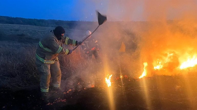 На вогняних позиціях: у ДСНС нагадують - спалювання сухостою заборонено