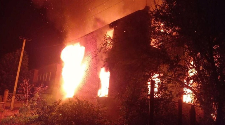 У Новій Каховці згорів будинок, а в Каховці відбирають “безгосподарне” житло