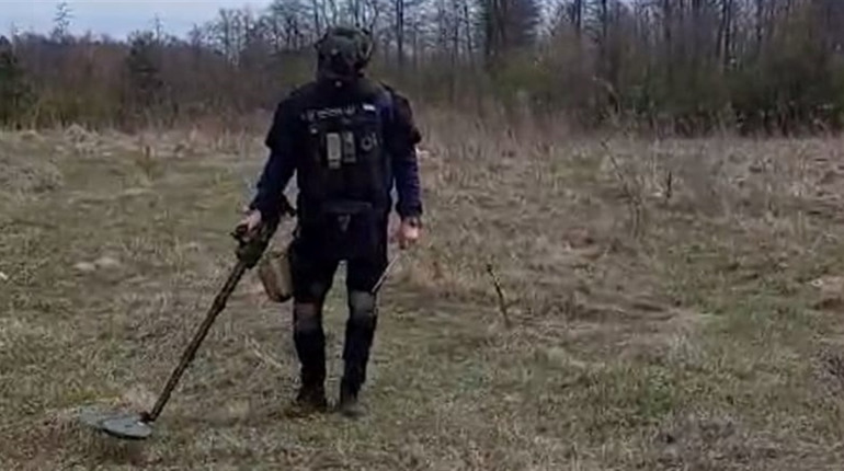 В Гульську місцеві мешканці на полі знайшли артснаряд