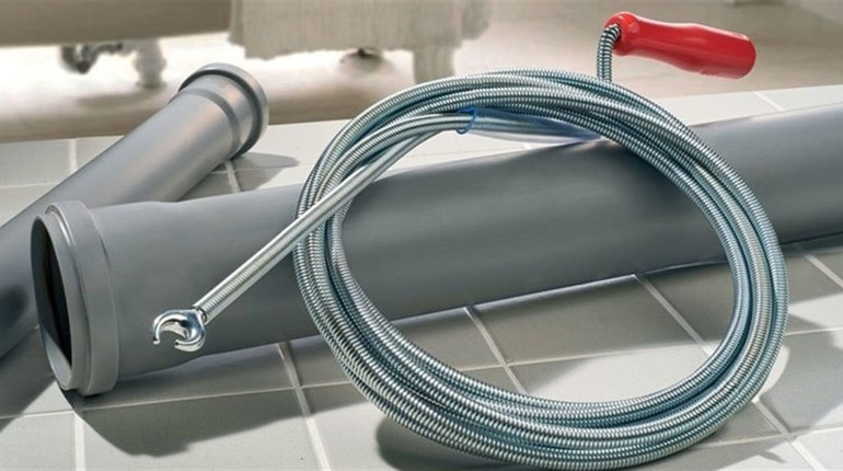 Прочищення каналізації: що робити, коли труби засмічуються та як вирішити проблему