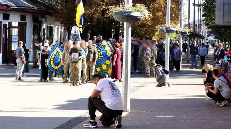 У Ніжині прощалися із загиблим воїном Сергієм Харицьким