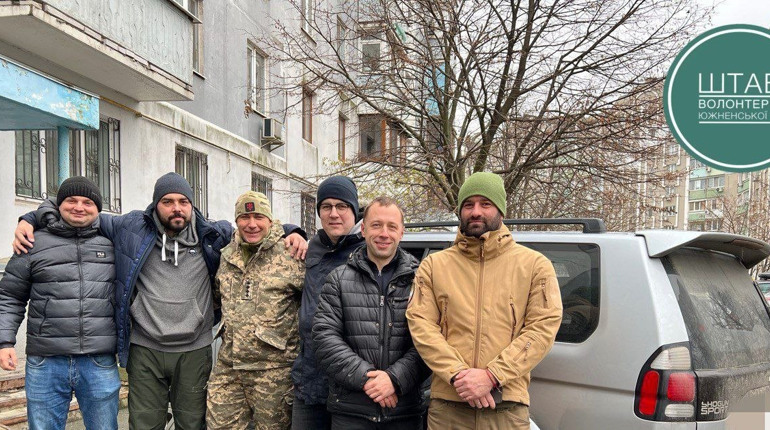 Волонтери Южного передали автомобіль для військових