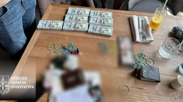 70 тисяч доларів за призначення на керівну посаду: на Київщини затримали шахрая