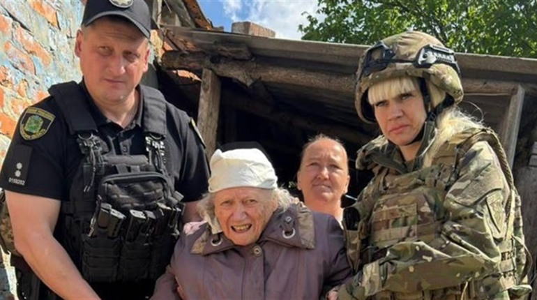 Поліцейські громади: триває евакуація з населених пунктів Великобурлуцької громади