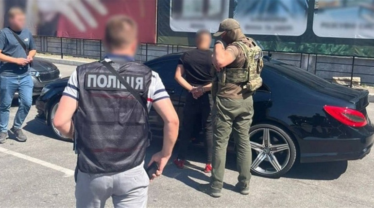 Обіцяв посприяти у звільненні з полону: поліцейські затримали черкащанина
