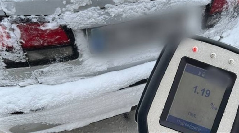 Сарненські патрульні зупинили нетверезого чоловіка без прав