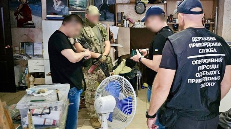 Вчитель мистецтва, ветеран розвідки з Одещини поширював російську пропаганду. Його затримали