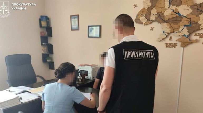 На Дрогобиччині судитимуть посадовицю: вона завдала бюджету 1,4 млн грн збитків на тендерах ліцею