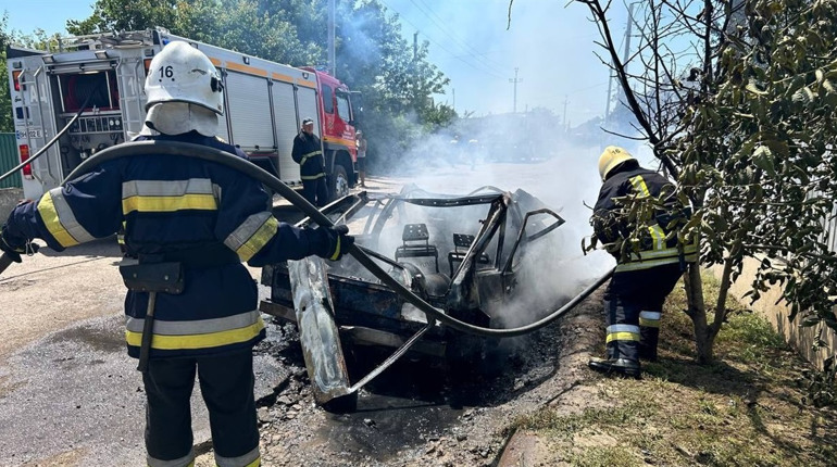 На Одещині у чоловіка в машині під час руху вибухнув газовий балон: водій дивом вцілів