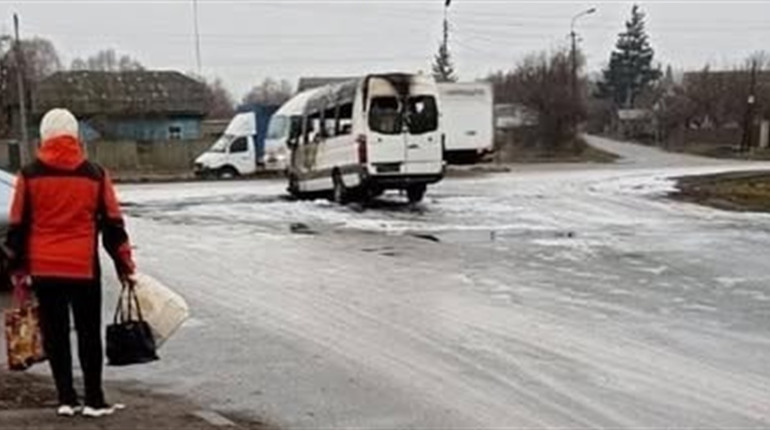 У Мені зранку загорівся рейсовий автобус: пасажирів вчасно евакуювали