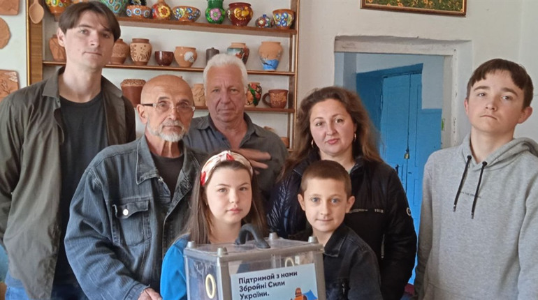 Творче об’єднання “Креатив” передали зібрані кошти на ремонт автомобілів для фронту