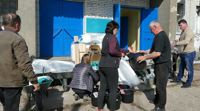 ВПО Собича отримали городній інвентар та насіння в рамках програми «Сади Перемоги»