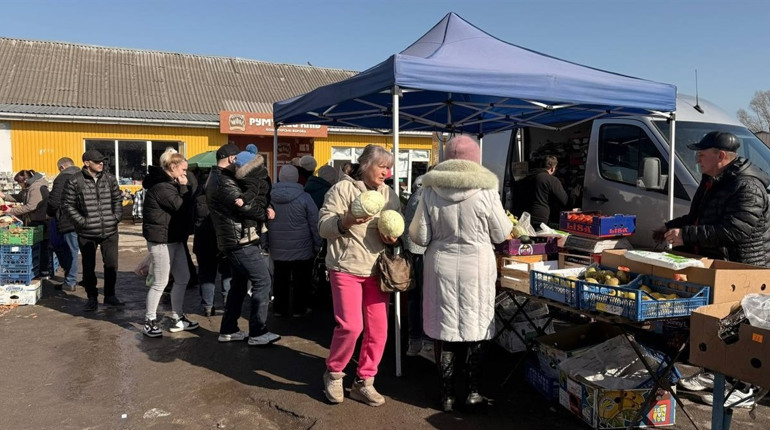 Перший весняний ринок у Первомайську: як змінилися ціни на продукти
