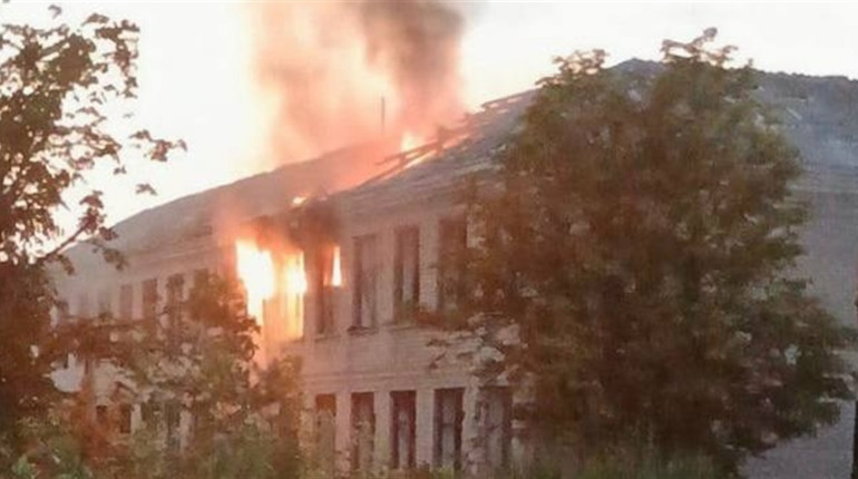 На Херсонщині російські окупанти поцілили в освітні та медичний заклади, житлові будинки