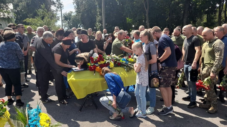Глухів прощається з прикордонником Іваном Кривенком. Він загинув на Куп'янському напрямку