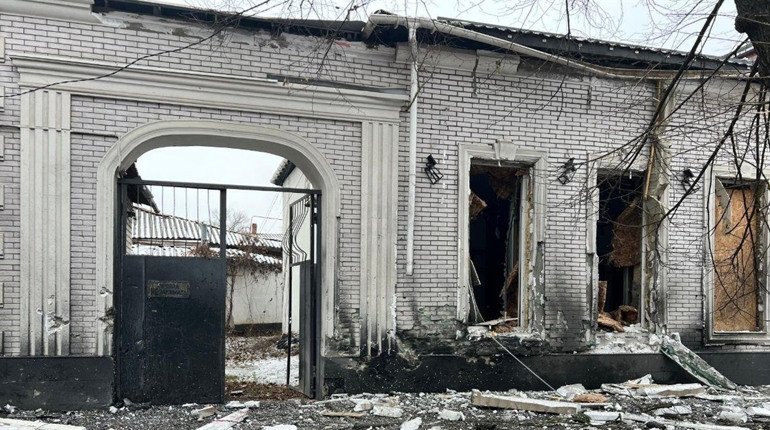 Росіяни обстріляли Херсонщину: загинула людина, 18 поранених, десятки будинків пошкоджено