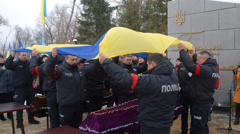 Чорний день для громади: у Шостці відбулося найтрагічніше прощання на Алеї Слави