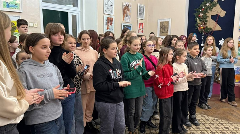 У Первомайській школі мистецтв відкрили зимову виставку учнівських робіт