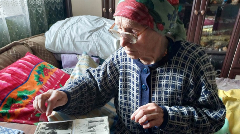 Народилася в рік Голодомору, пережила Другу світову, молиться за Перемогу: життя Раїси Карпової