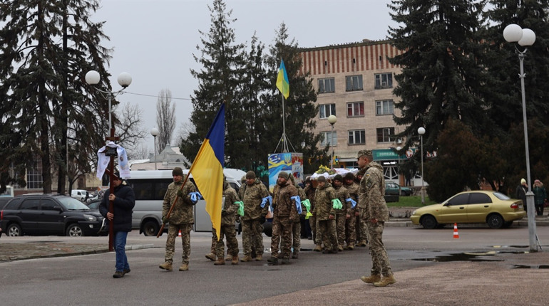В Смілі в останню путь провели воїна Владислава Синчука, що загинув на Донеччині