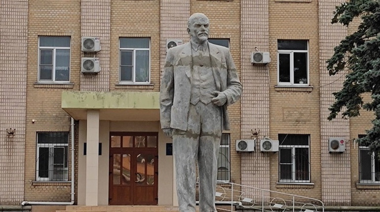 У Генічеську окупанти встановили пам’ятник Леніну