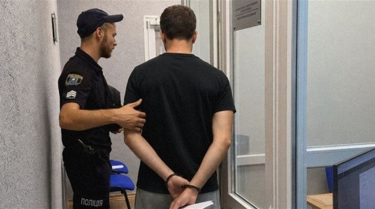 У Білопіллі поліцейські оперативно затримали чоловіка, який пограбував перехожого