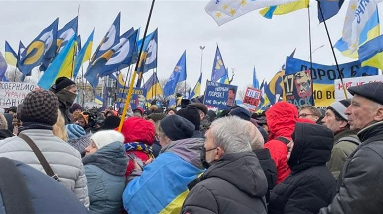Як южноукраїнці зустрічали Порошенка в «Жулянах». Розповідаємо подробиці