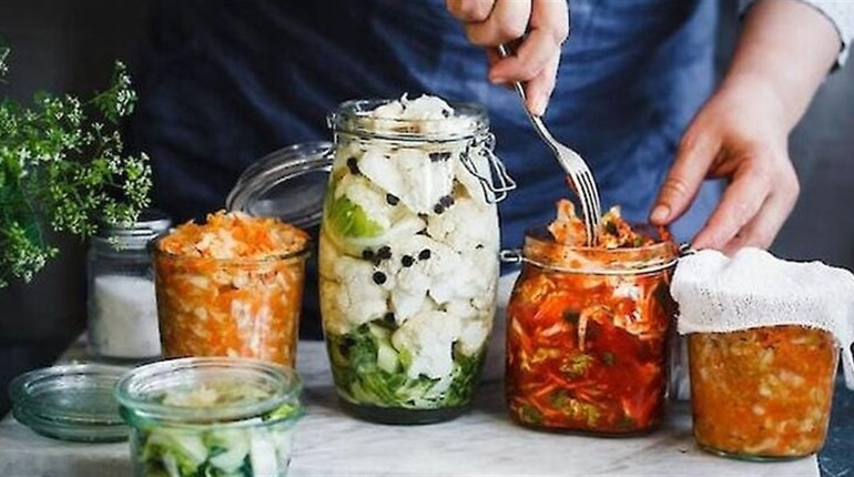 Ферментовані продукти: від квашеної капусти до комбучі – як вони впливають на здоров'я