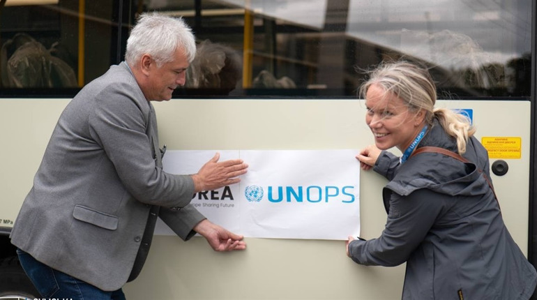 30 автобусів від Кореї та ООН вже на Сумщині, ще 30 очікуються