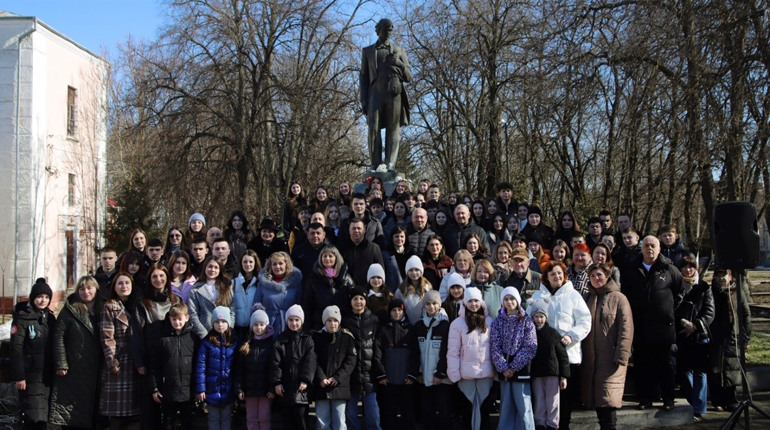 У Кіцмані вшанували видатного земляка: Володимирові Івасюку виповнилося б 77 років