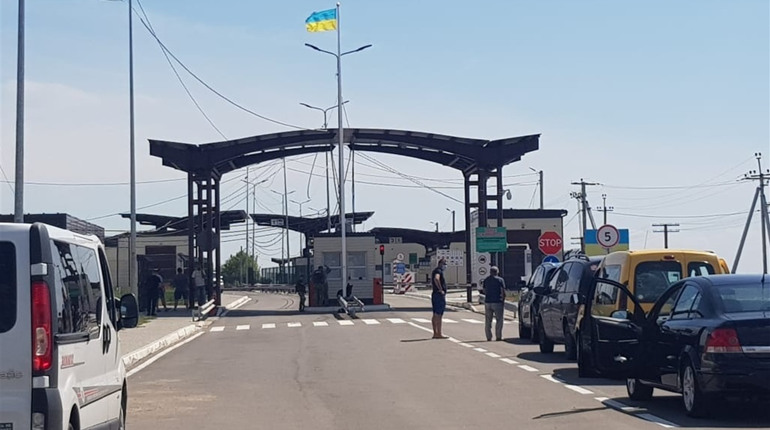 Україна поновила пункти пропуску з Кримом. Як проходить перша доба і які правила перетину