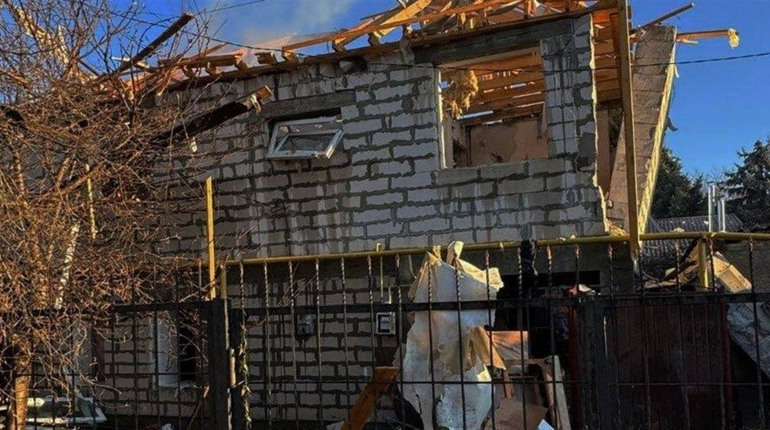 Зранку російські окупанти ударили по Херсону: є загибла і поранений