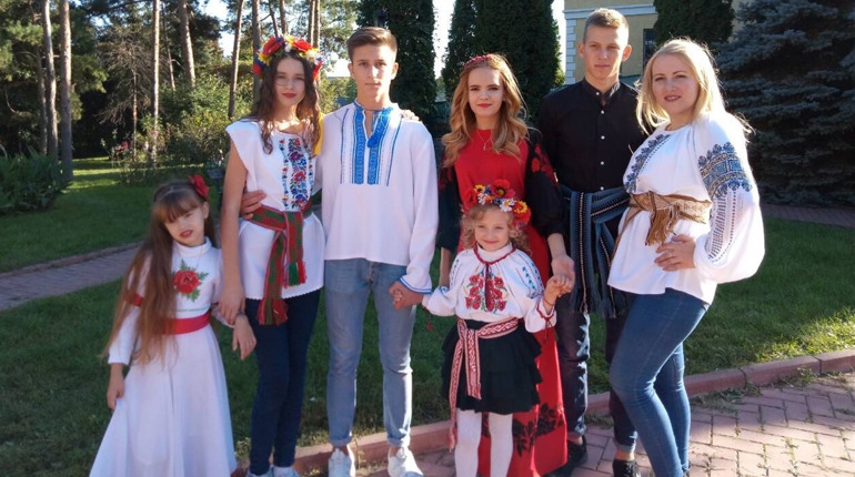 На Покрову уманчан запрошують долучитися до вишивання сорочки. Як і де це зробити