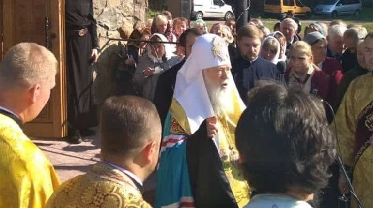  Святіший Патріарх Київський і всієї Руси-України Філарет освятив настінні розписи каплиці-пантеону