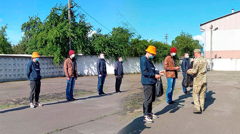 У Володимирці проводжали юнаків на строкову військову службу